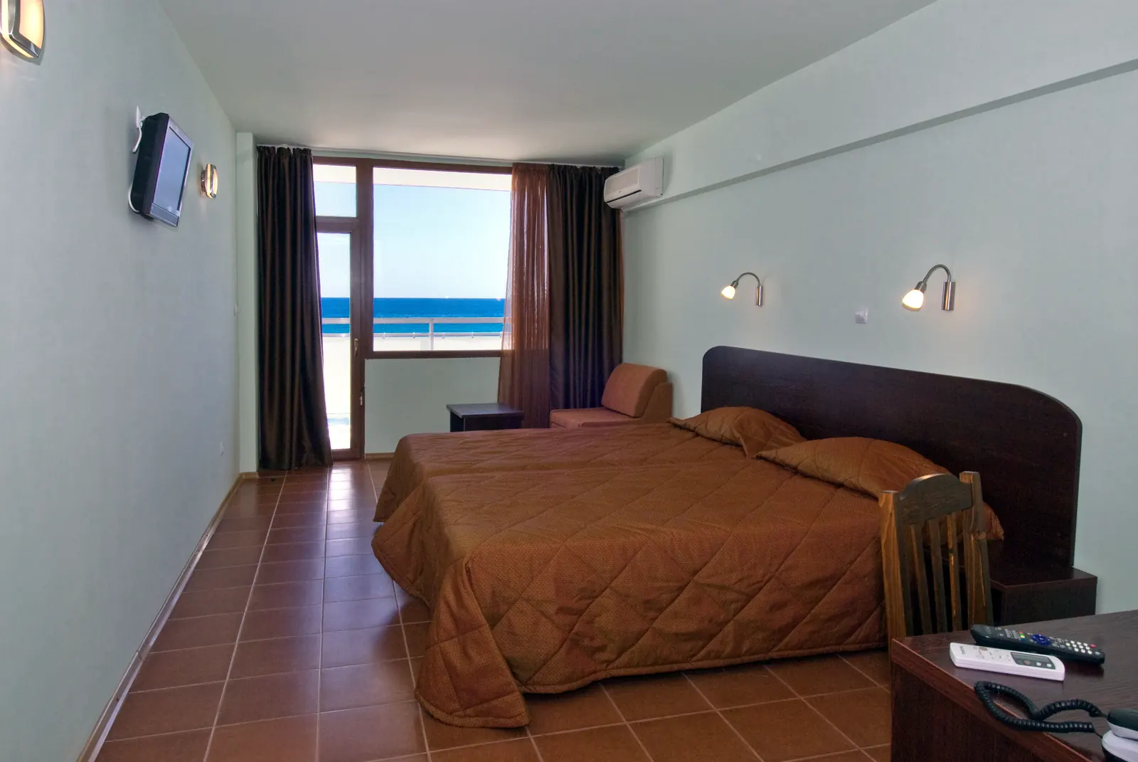 Стая с балкон в Sea Inn